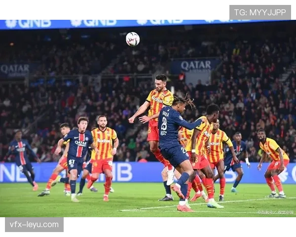 马赛球迷客场远征，看台歌声持续整场助威